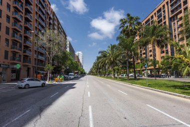 Valencia, İspanya'da öğle saatlerinde açık yol