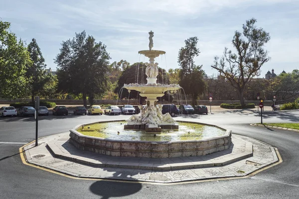 Παλιό σιντριβάνι στους δρόμους της Velencia, Ισπανία — Φωτογραφία Αρχείου