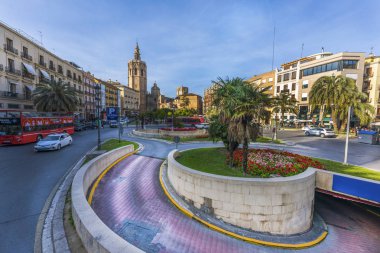 Val Katedrali'nin bulunduğu Plaza de la Virgen