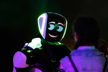 Duygusal Robot insanlarla etkileşim