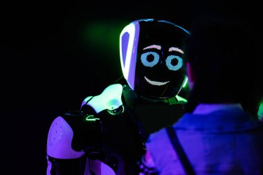 Duygusal Robot insanlarla etkileşim