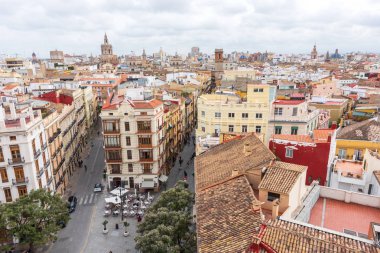 Bir ortaçağ kulesinden Şehir manzarası