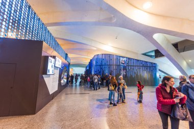 Sanat ve Bilim Müzesi'ni keşfeden insanlar