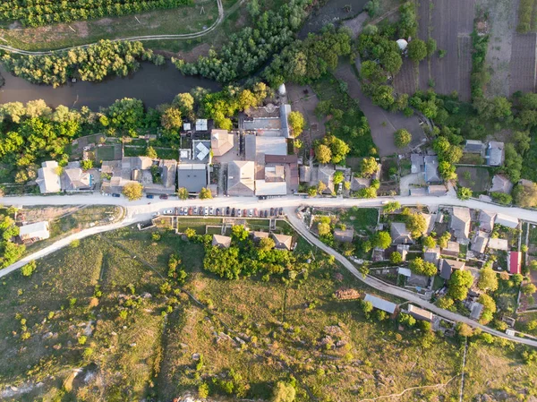 Tiro aéreo vertical de avión no tripulado de la aldea de Butuceni — Foto de Stock