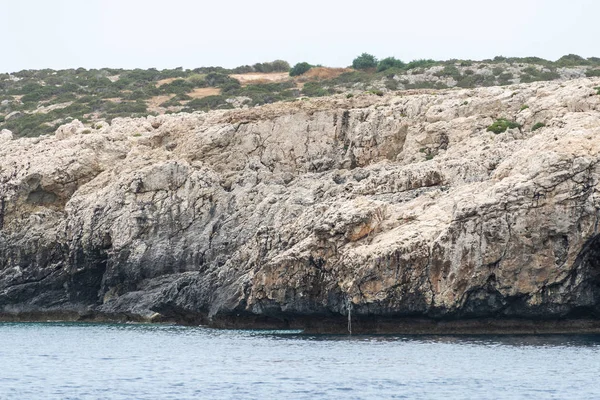 Klippiga klippor på Cypern — Stockfoto