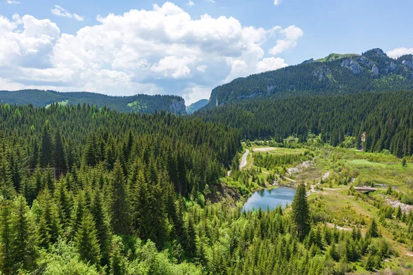 Karpat Dağları'nın manzara çekimi, Romanya — Stok fotoğraf