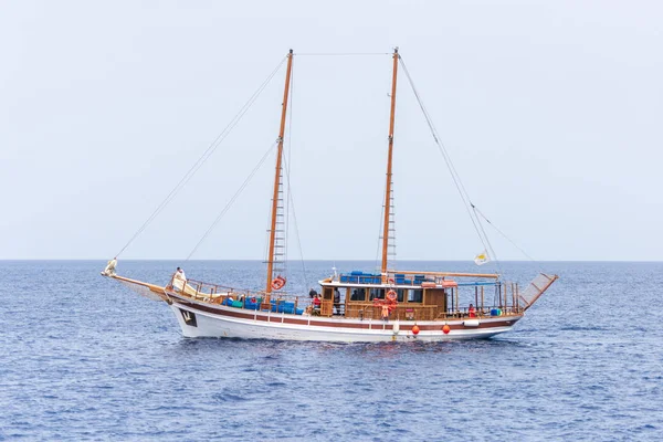 Akdeniz'de bir yelkenli tekne