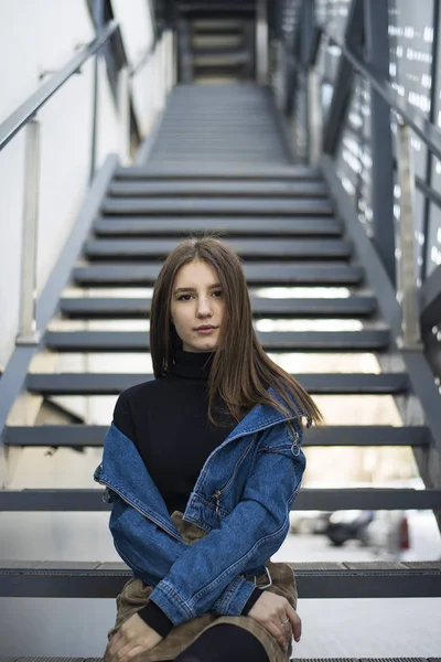 Portrait of a young caucasian lady with freckles on stairs of a — Stock Photo, Image