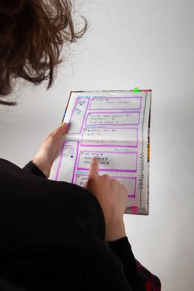 Young caucasian curly girl reading hear bullet journal — Stock Photo, Image