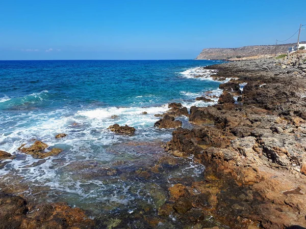 Blått vatten till sjöss i Malia — Stockfoto