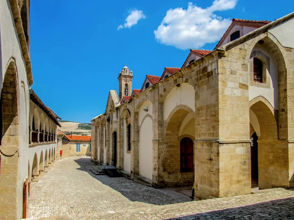 Omodos kasabasında eski kilise