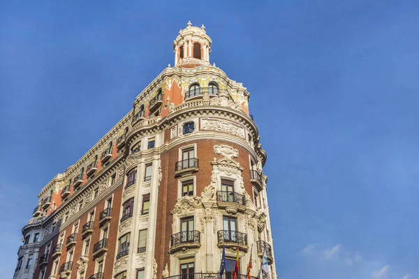 Η κορυφή του κτηρίου της Τράπεζας της Βαλένθια στην Ισπανία — Φωτογραφία Αρχείου