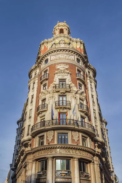 Η κορυφή του κτηρίου της Τράπεζας της Βαλένθια στην Ισπανία — Φωτογραφία Αρχείου