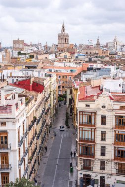 Bir ortaçağ kulesinden Şehir manzarası