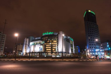 Şehir merkezinde El Corte Ingles süpermarket