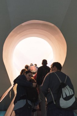 Sanat ve Bilim Müzesi'ni keşfeden insanlar