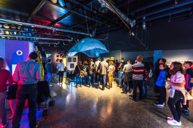 Sanat ve Bilim Müzesi'ni keşfeden insanlar