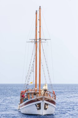 Akdeniz'de bir yelkenli tekne