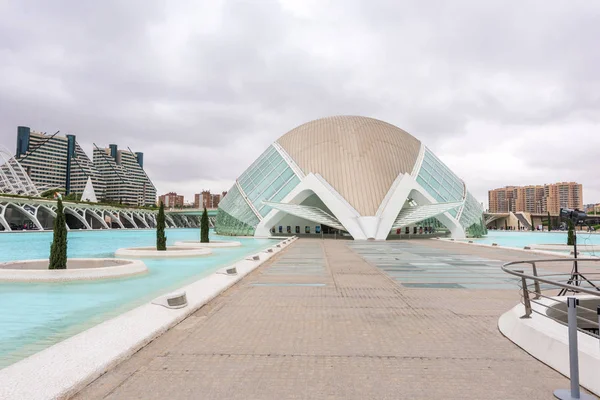 O Museu de Artes e Scieneces durante um dia nublado na cidade — Fotografia de Stock