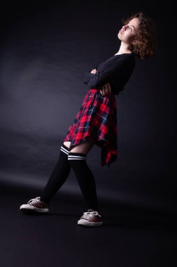 Genç kafkas liseli kız stüdyoda poz