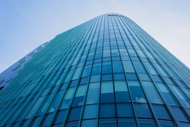 cam duvarlı modern mimari bina