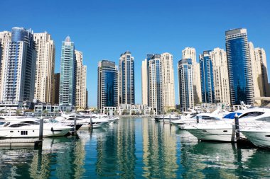 Dubai şehir manzarası gün ışığında