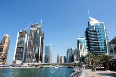 Dubai şehir manzarası gün ışığında