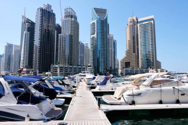 Dubai şehir manzarası gün ışığında