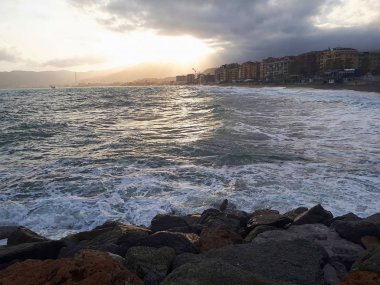 Fırtına öncesi Savona denizi