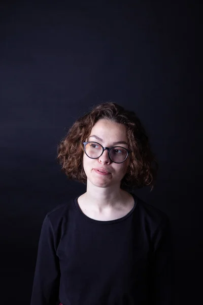 Young caucasian highschool girl with curly hair and round eyegla — Stock Photo, Image