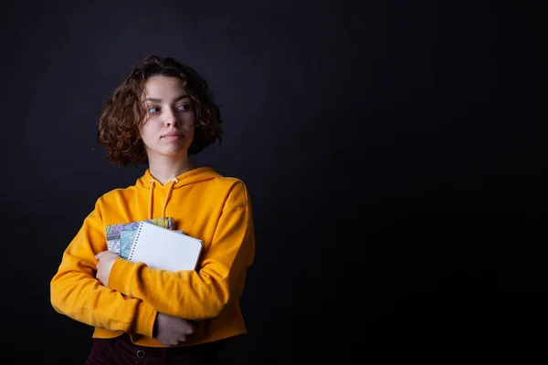 Young caucasian highschool girl in yellow hoodie posing in the studio — Stock Photo, Image