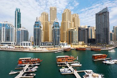 Dubai marina cityscape gün ışığında