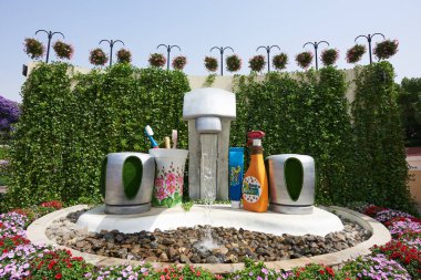 Diş fırçası ve diş macunu ile Sabah lavabo