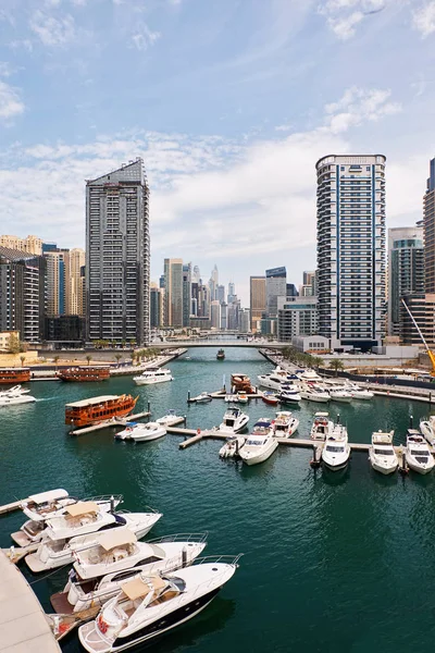 Dubai marina paisaje urbano a la luz del día — Foto de Stock