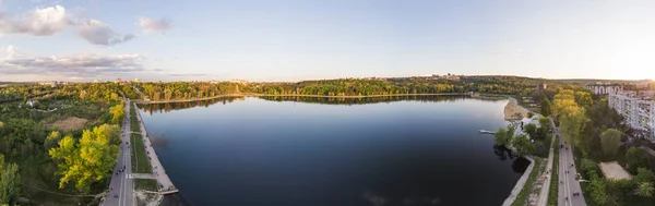 Fotografia aérea panorâmica do Parque Valea Morilor ao pôr do sol — Fotografia de Stock