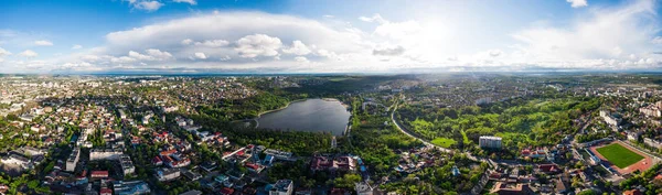 Panorama aéreo de la ciudad con parque Valea Morilor — Foto de Stock