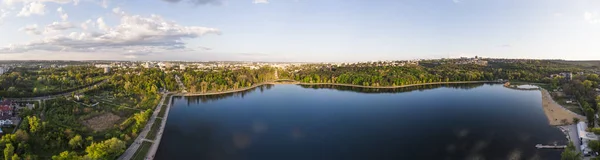 Fotografia aérea panorâmica do Parque Valea Morilor ao pôr do sol — Fotografia de Stock