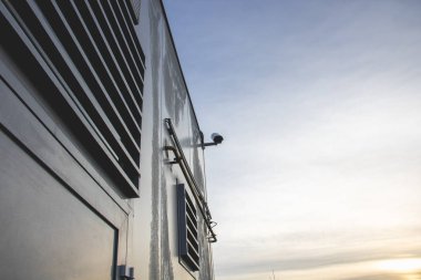 Benzin istasyonundaki güvenlik kamerası