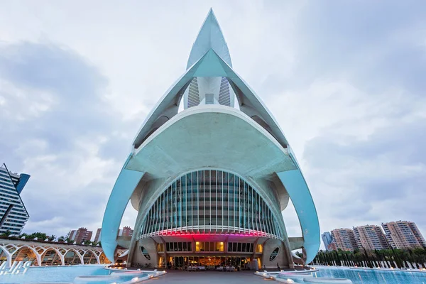 Vista panorâmica da Ópera durante um dia nublado — Fotografia de Stock