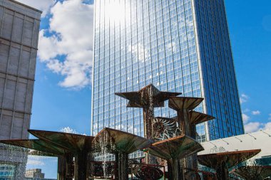 Alexanderplatz meydanında fontain