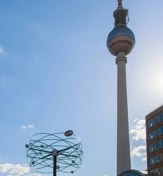 电视塔和世界时钟在亚历山大广场火车站，柏林，德国 — 图库照片