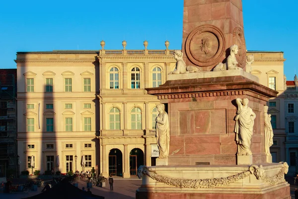 Obelisk vor der Nikolaikirche — Stockfoto