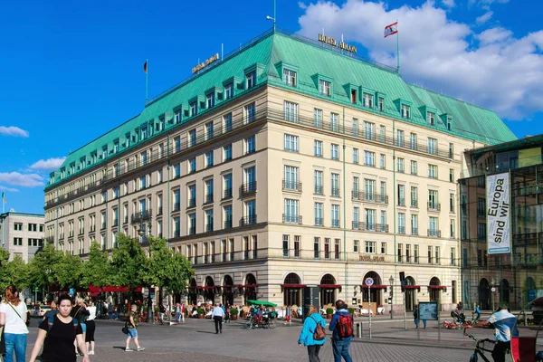 Hotel Adlon na praça parisiense — Fotografia de Stock