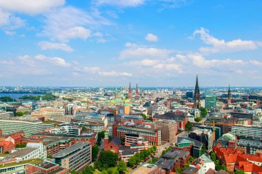 Cityscape gelen ünlü Kulesi michaelis Hamburg