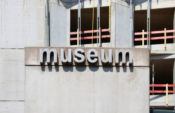 Inscrição museu concreto — Fotografia de Stock