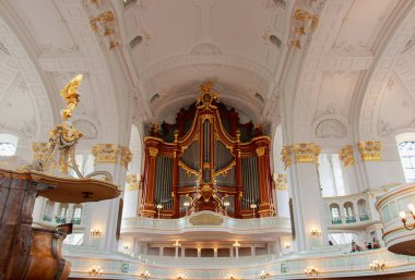 Saint Michael Kilisesi'nin iç