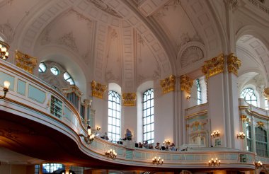 Saint Michael Kilisesi'nin iç