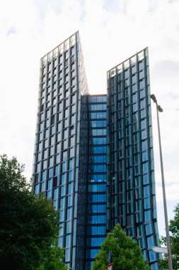 Dans kulesinin cephesi