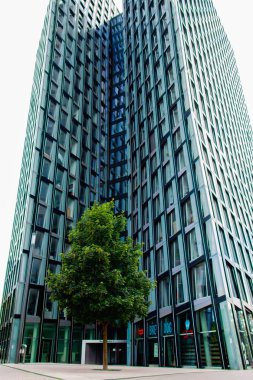 Dans kulesinin cephesi