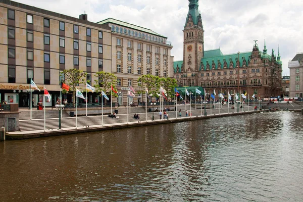 Alster arcades with people in the historic center of city — Stock Photo, Image